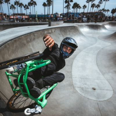 1 Classificato Skateboard Max Dunlap Per Life Rolls On Foundation Stati Uniti Adaptive Sports At Venice Beach Skate Park